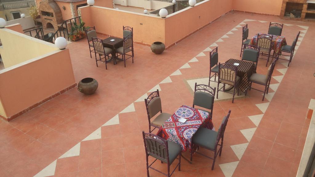 Pyramids Plateau Inn Giza Exterior photo