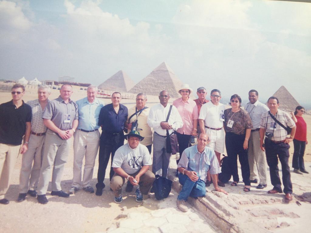 Pyramids Plateau Inn Giza Exterior photo