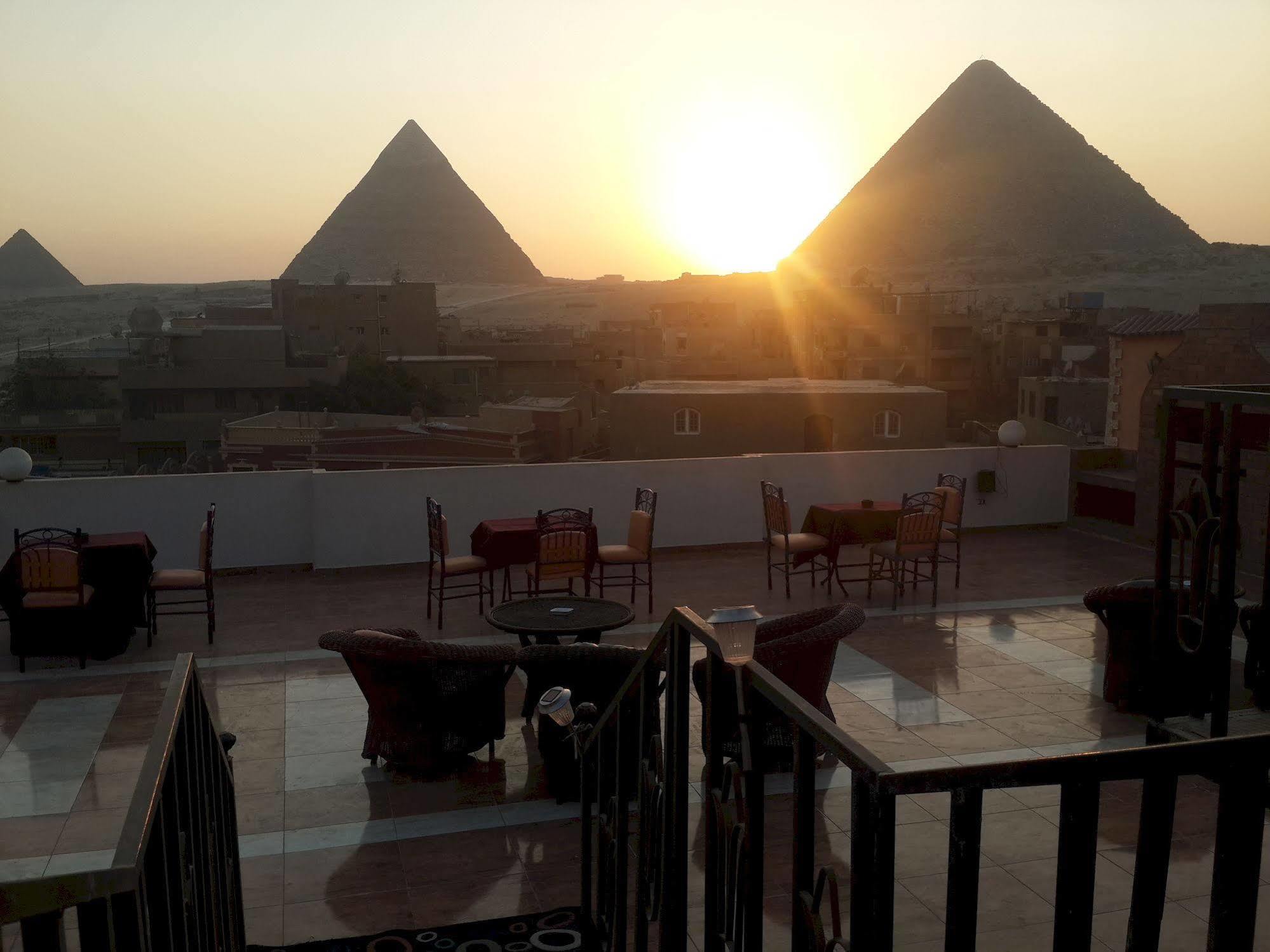 Pyramids Plateau Inn Giza Exterior photo