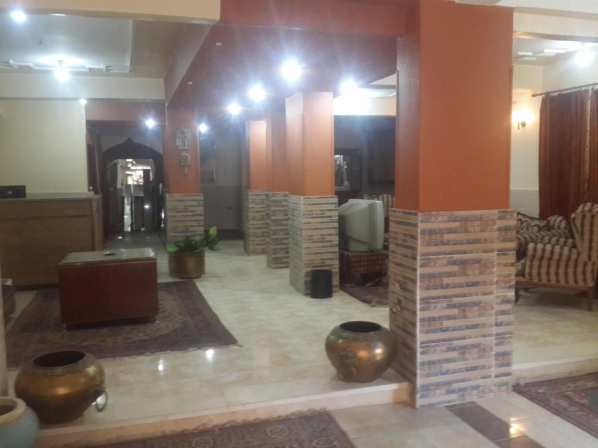 Pyramids Plateau Inn Giza Exterior photo