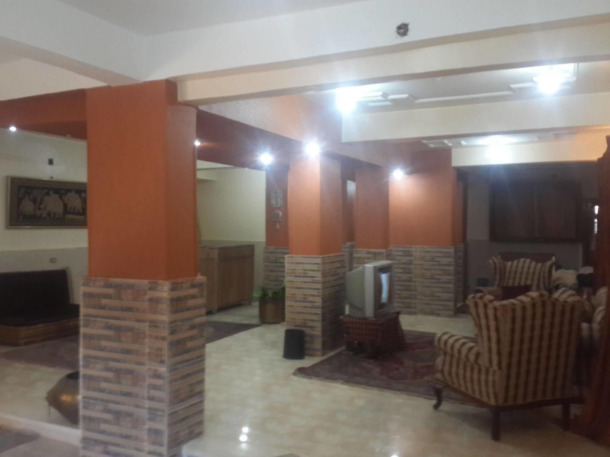 Pyramids Plateau Inn Giza Exterior photo